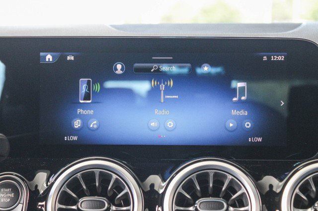 Used 2025 Mercedes-Benz GLA 35 AMG 4MATIC image 14