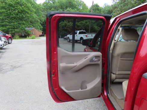 Used 2012 Nissan Frontier SV w/ SV Premium Utility Pkg AWD/4WD image 10