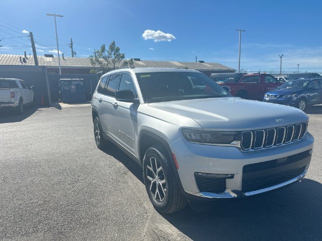 Used 2024 Jeep Grand Cherokee L Limited AWD/4WD image 12