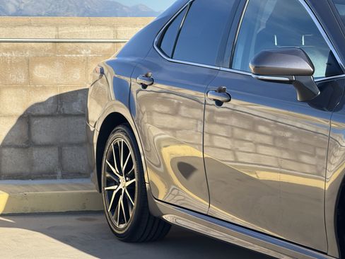 Used 2024 Toyota Camry SE image 5