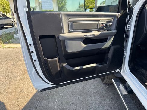 Used 2018 RAM 5500 Tradesman w/ Power & Remote Entry Group image 10
