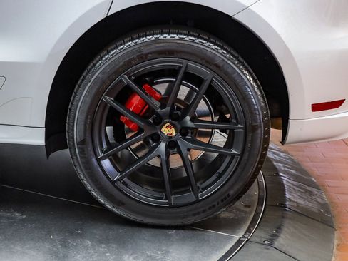 Used 2022 Porsche Macan S image 9