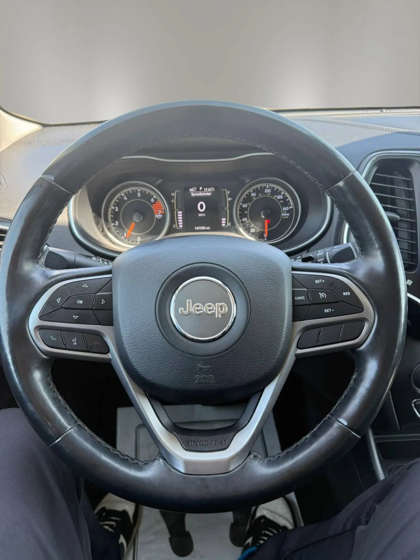 Used 2019 Jeep Cherokee Latitude Plus w/ Cold Weather Group AWD/4WD image 19