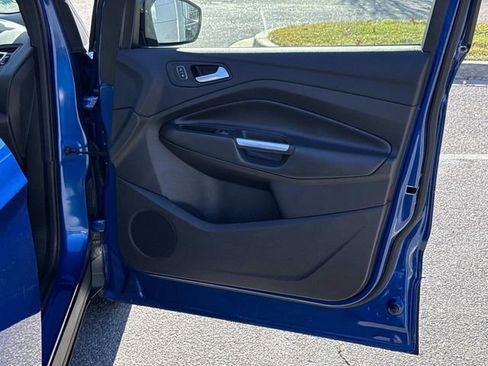 Used 2018 Ford Escape SE w/ SE Sport Appearance Package image 10