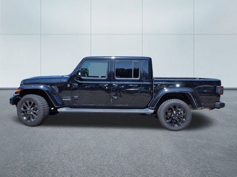 Used 2023 Jeep Gladiator Overland image 2