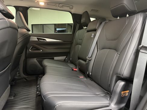 Certified 2027 INFINITI QX60 Luxe w/ Cargo Package FWD image 16