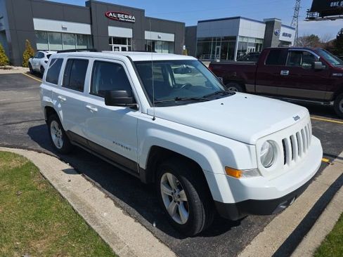 Used 2017 Jeep Patriot Latitude image 1
