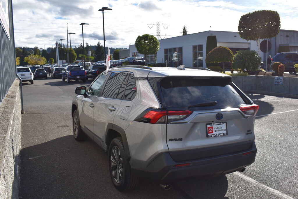 Certified 2022 Toyota RAV4 XLE Premium AWD/4WD image 7