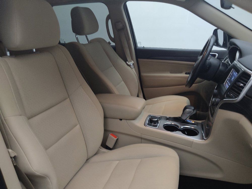 Used 2019 Jeep Grand Cherokee Laredo AWD/4WD image 21