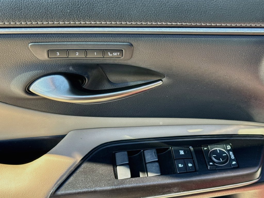 Used 2020 Lexus ES 350 w/ Premium Package FWD image 21