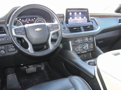 Used 2021 Chevrolet Tahoe Premier w/ Premium Package image 5