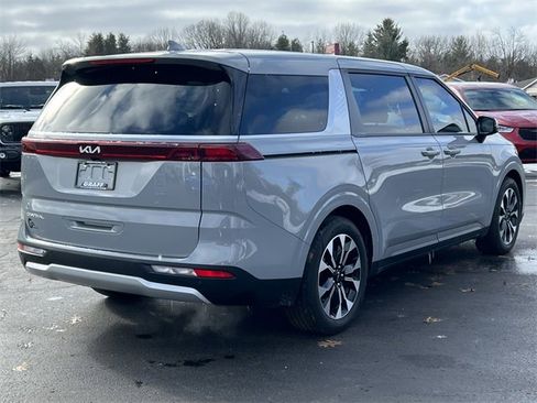 Used 2024 Kia Carnival EX image 44