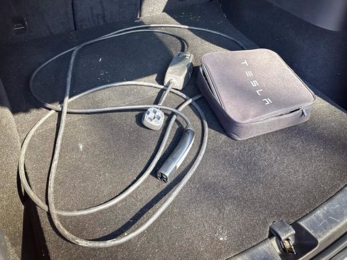 Used 2020 Tesla Model Y Long Range image 8