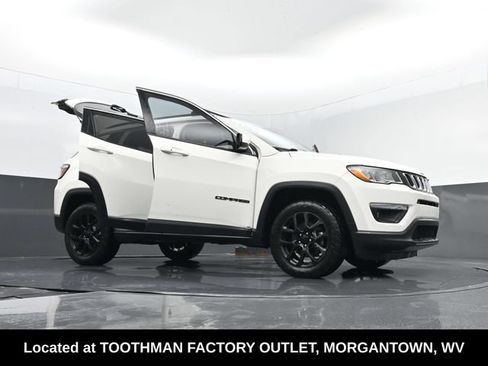 Used 2017 Jeep Compass Latitude AWD/4WD image 30