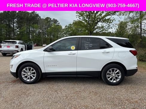 Used 2020 Chevrolet Equinox LS w/ LS Convenience Package image 4
