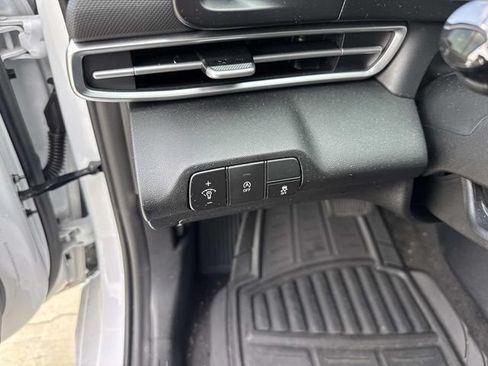 Used 2025 Hyundai Elantra SE FWD image 20
