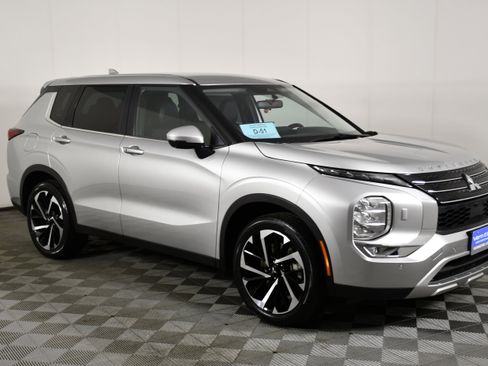 Used 2022 Mitsubishi Outlander SE image 4