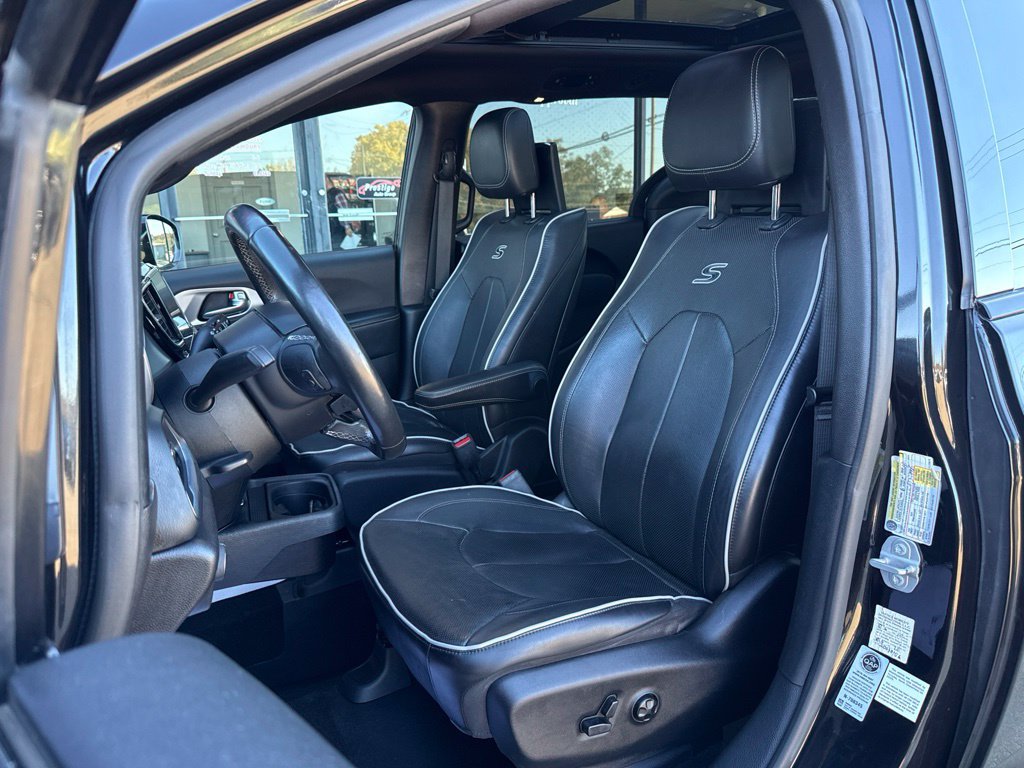 Used 2020 Chrysler Pacifica Limited w/ Advanced Safetytec Group FWD image 4