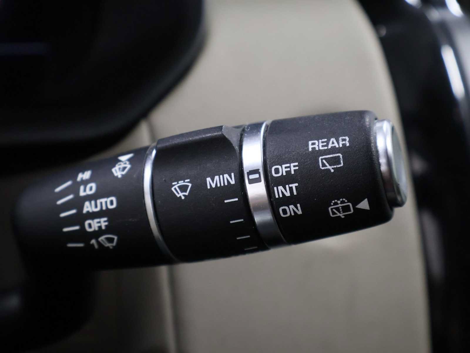 Used 2020 Land Rover Discovery SE AWD/4WD image 27