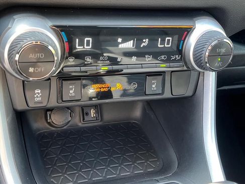 Used 2019 Toyota RAV4 XSE w/ XSE Weather Package AWD/4WD image 17