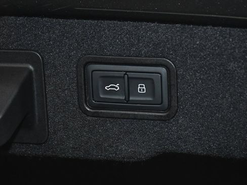 Used 2023 Audi S8 image 79