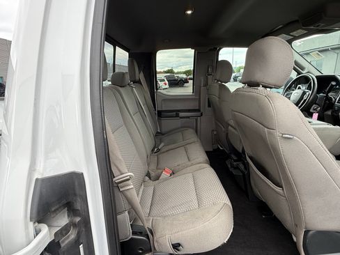 Used 2019 Ford F150 XLT w/ Equipment Group 302A Luxury AWD/4WD image 17