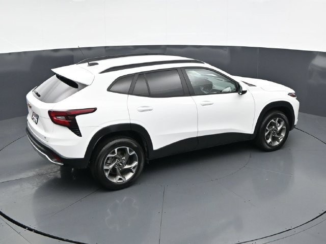 Used 2025 Chevrolet Trax LT FWD image 31