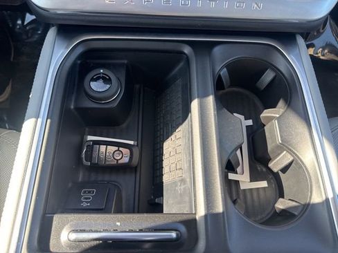 Used 2025 Ford Expedition Max Platinum w/ Driver's Package image 36