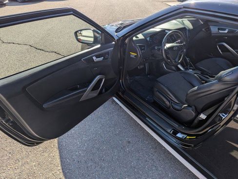 Used 2016 Hyundai Veloster Turbo FWD image 8