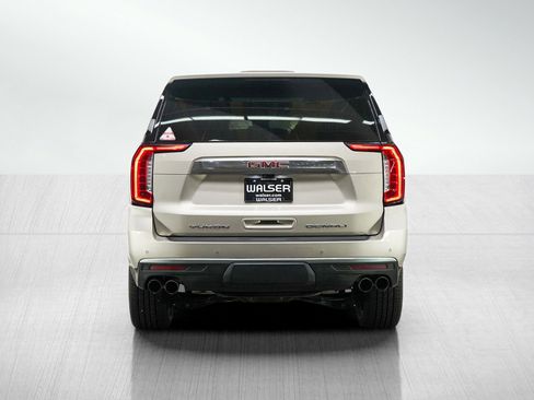 Used 2023 GMC Yukon Denali w/ Advanced Technology Package AWD/4WD image 4