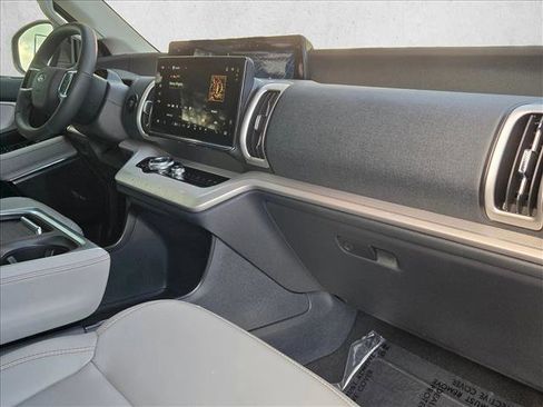 Used 2025 Ford Expedition Active image 23