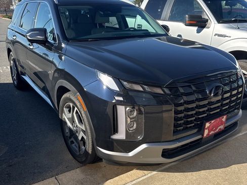 Used 2023 Hyundai Palisade Limited image 3
