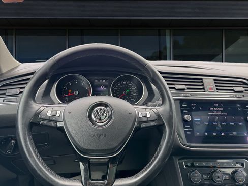 Used 2018 Volkswagen Tiguan SEL AWD/4WD image 4