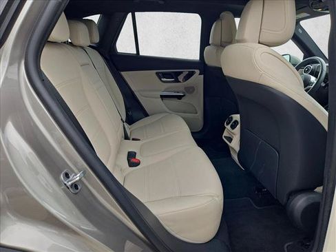 Used 2023 Mercedes-Benz GLC 300 image 19
