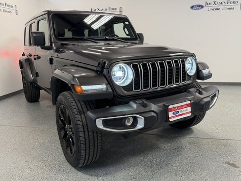 Used 2025 Jeep Wrangler Unlimited Sahara w/ Safety Group AWD/4WD image 35