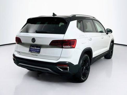 Certified 2024 Volkswagen Taos SE FWD image 7