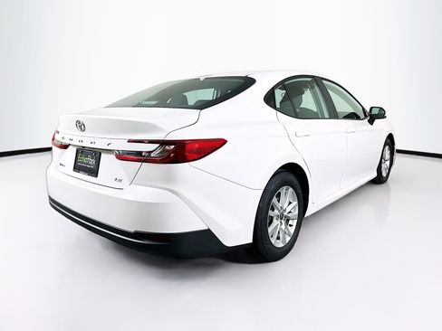Used 2025 Toyota Camry LE image 9