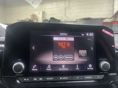 Used 2022 Nissan Pathfinder SV image 18