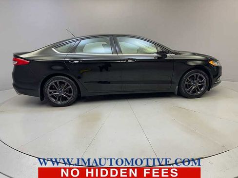 Used 2018 Ford Fusion SE w/ Equipment Group 201A FWD image 6