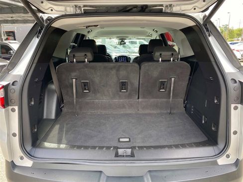 Used 2021 Chevrolet Traverse LT image 13