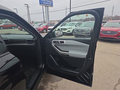 Certified 2022 Ford Explorer XLT w/ Equipment Group 202A image 15