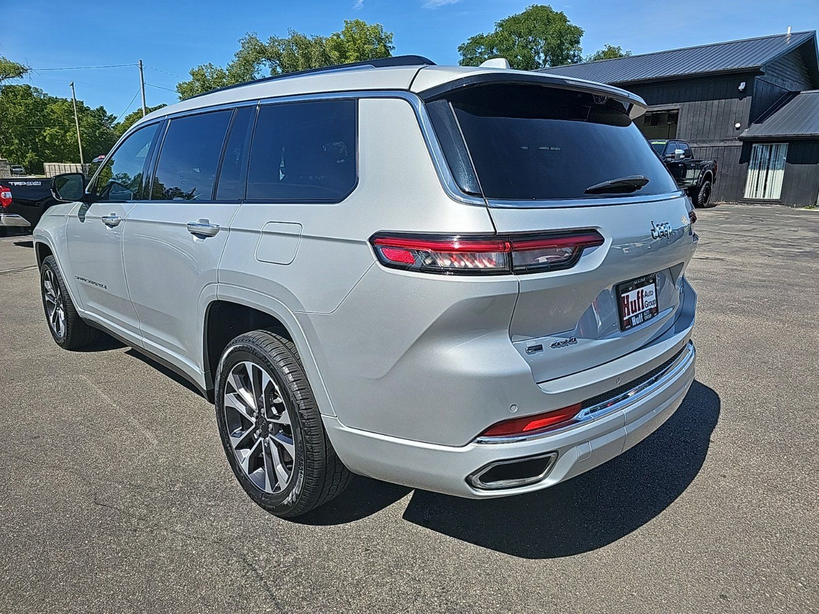 Used 2021 Jeep Grand Cherokee L Overland w/ Luxury Tech Group IV AWD/4WD image 5