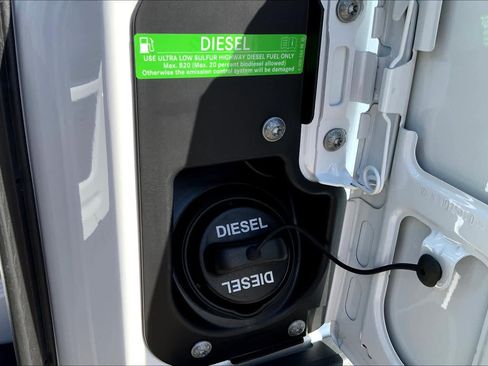 Used 2025 Mercedes-Benz Sprinter 2500 image 13