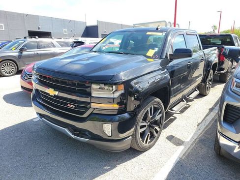 Used 2018 Chevrolet Silverado 1500 LT w/ All Star Edition image 3