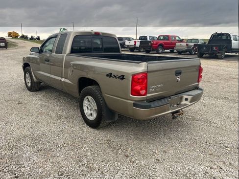 Used 2007 Dodge Dakota SLT image 3