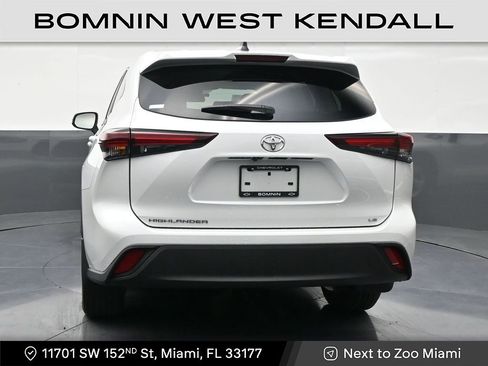Used 2025 Toyota Highlander LE image 4