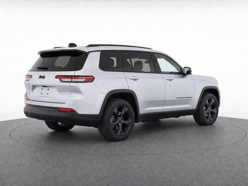 Used 2023 Jeep Grand Cherokee L Laredo RWD image 4