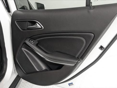 Used 2018 Mercedes-Benz GLA 250 4MATIC image 21