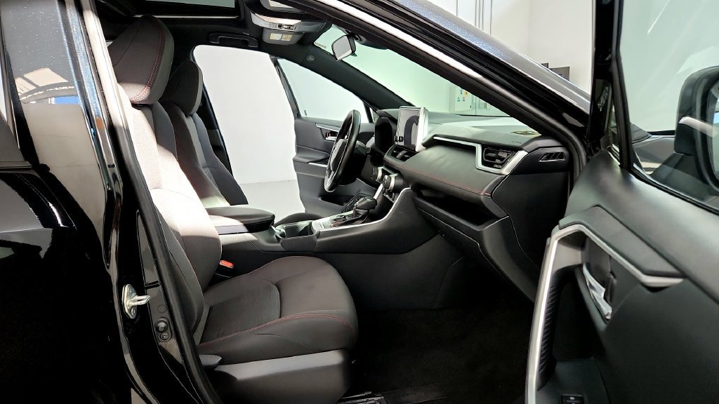 Certified 2023 Toyota RAV4 SE w/ Weather & Moonroof Package AWD/4WD image 17