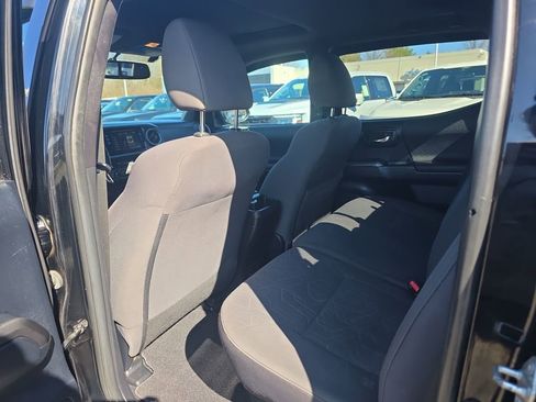 Used 2016 Toyota Tacoma TRD Sport image 17